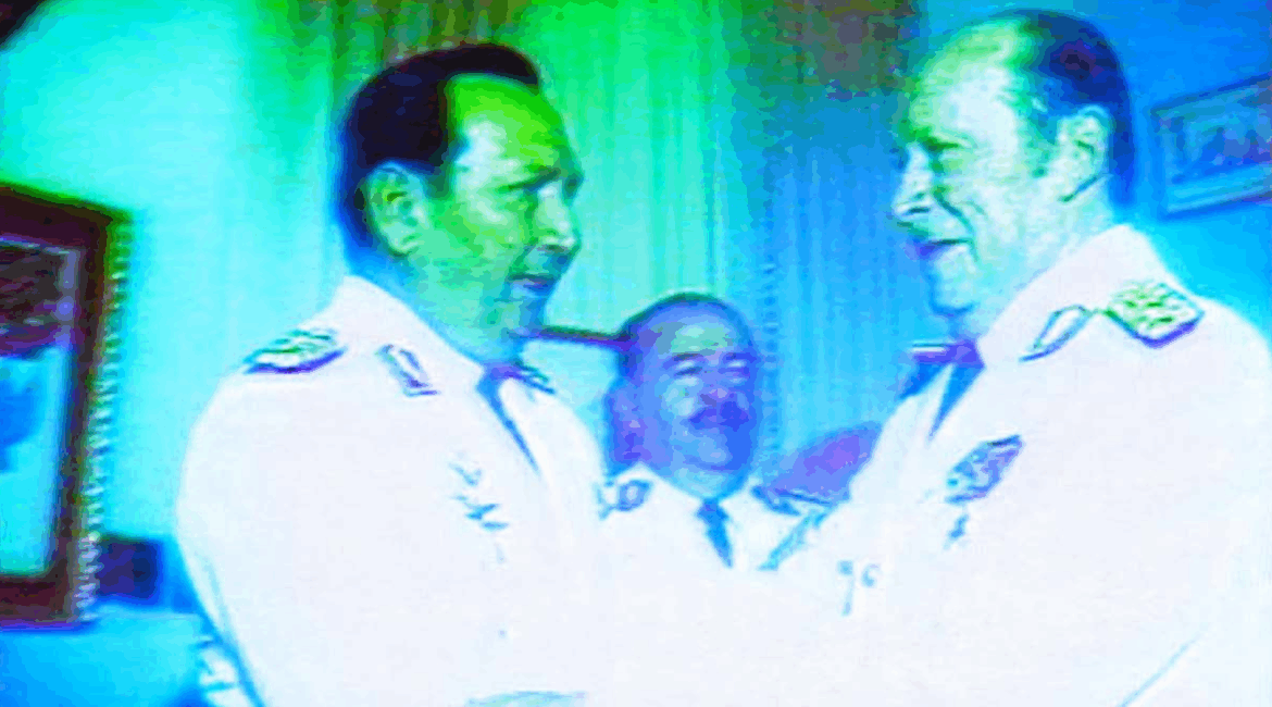 Derrière les drapeaux, le soleil